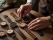 découvrez la collection de montres en bois jura, une fusion parfaite d'élégance et de nature. chaque pièce unique allie artisanat traditionnel et design contemporain, offrant un accessoire chic et écologique qui saura sublimer votre poignet.