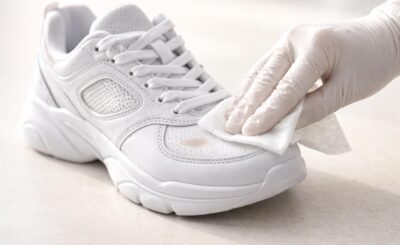 découvrez les avantages d'utiliser une lingette nettoyante pour entretenir facilement et efficacement vos chaussures de sport, tout en prolongeant leur durée de vie.