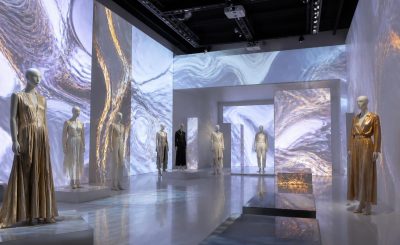 découvrez une scénographie innovante avec le lancement de collection offrant un rendu immersif exceptionnel grâce aux vidéoprojecteurs epson.